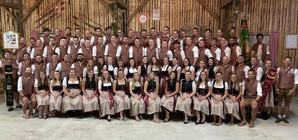 Gruppenfoto vom Sommerfest 2021 mit den Festdamen